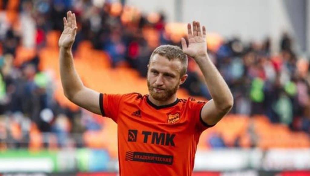 Varazdat Haroyan, capitán de la selección y actual soldado armenio.