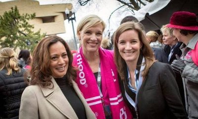 kamala harris a la izquierda