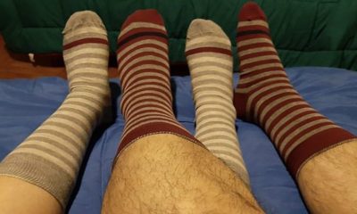 El periodista Alejandro Entrambasaguas publicó una foto en la que se ven los pies de Evo Morales y de la menor Noemí Meneses. (Twitter)