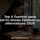 Mujer consultando páginas de fans de series en su tablet