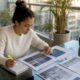Persona que examina y reflexiona sobre los mensajes que recibe a través de los medios de comunicación.